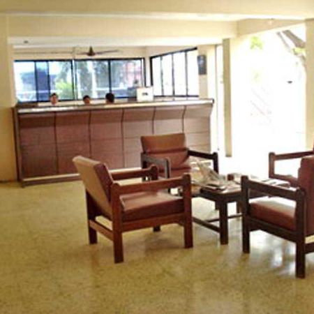 Hotel Meru Πούνε Εξωτερικό φωτογραφία