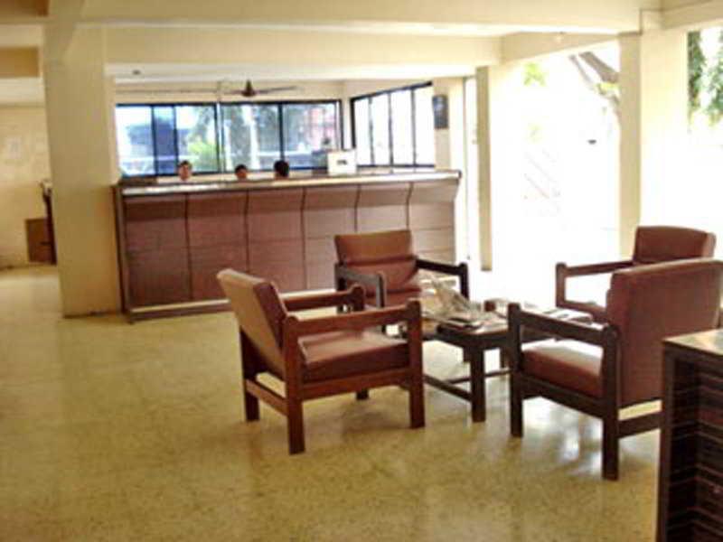 Hotel Meru Πούνε Εξωτερικό φωτογραφία