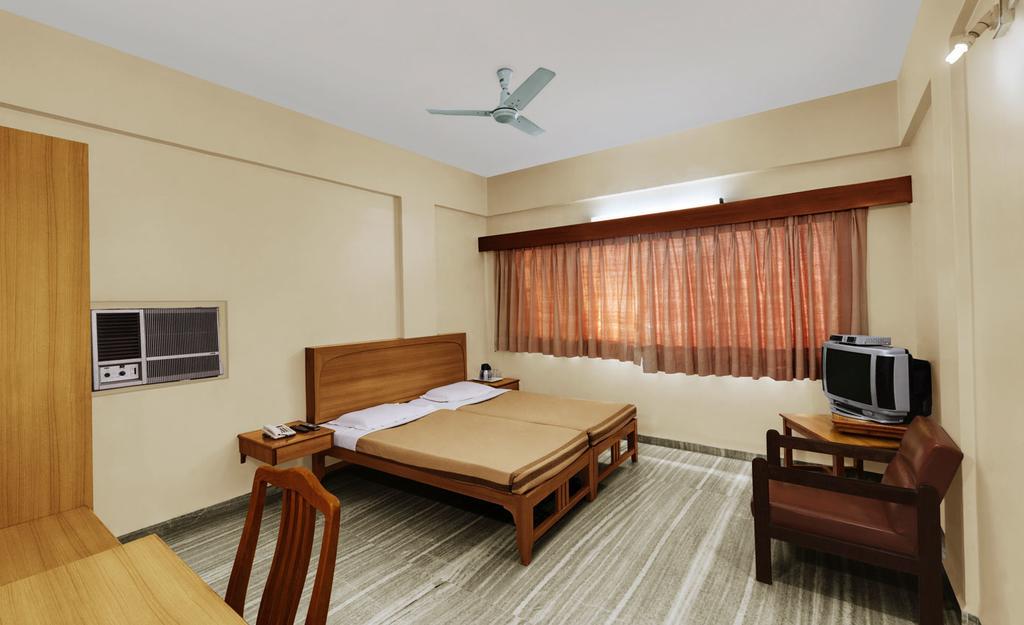 Hotel Meru Πούνε Εξωτερικό φωτογραφία