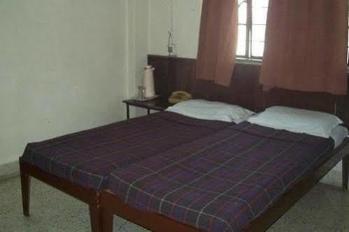 Hotel Meru Πούνε Εξωτερικό φωτογραφία