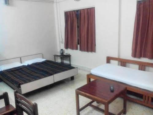 Hotel Meru Πούνε Εξωτερικό φωτογραφία