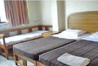 Hotel Meru Πούνε Εξωτερικό φωτογραφία