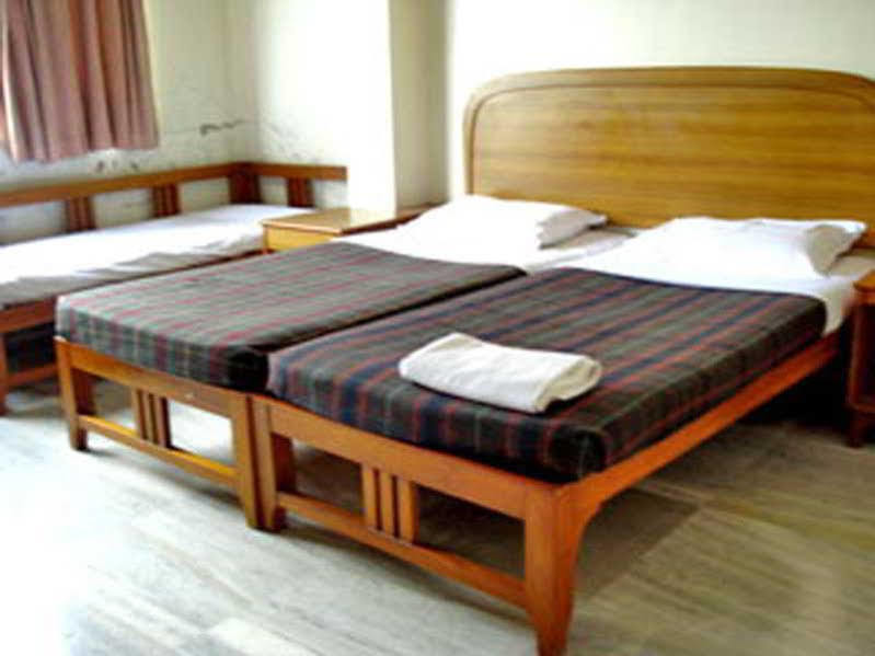 Hotel Meru Πούνε Εξωτερικό φωτογραφία